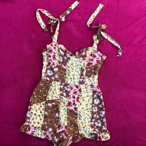 Floral Romper ☀️ - Picture 2 of 11